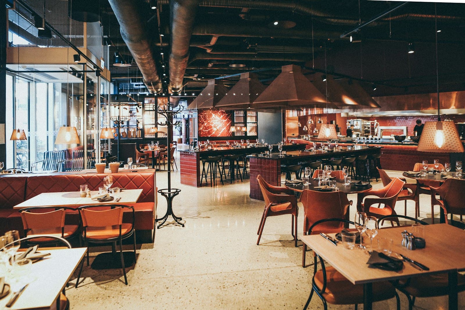 Moderner Restaurantbereich für mehrere Standorte